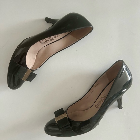 Salvatore Ferragamo Black Patent Leather Vara Bow Pumps Size 6 - Picture 7 of 12